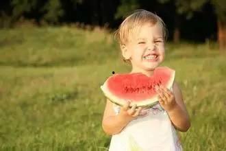 吃瓜后呕吐了,意外呕吐的尴尬经历