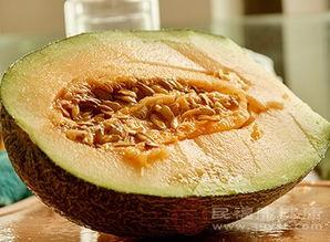 月经期吃哈密瓜,月经期吃哈密瓜的注意事项与影响