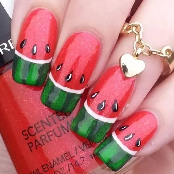 美甲推荐吃瓜,吃瓜也能美甲，解锁夏日时尚新姿势