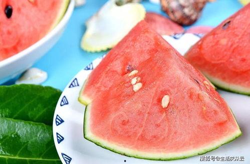 用勺子吃瓜文案,尽享夏日清凉时光