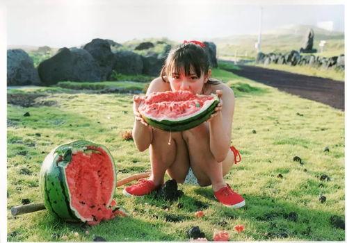 吃瓜女生壁纸图片,揭秘吃瓜女生壁纸的独特魅力