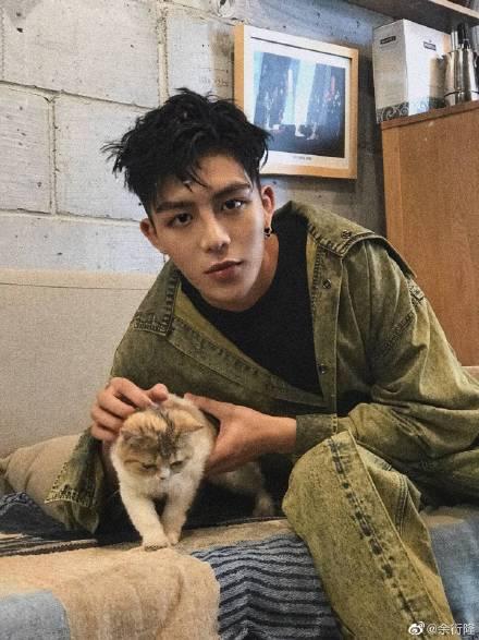 吃瓜男主播化妆,揭秘化妆后的魅力蜕变