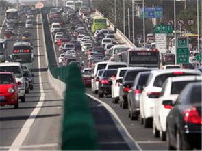 吃瓜被堵在扶梯上